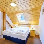 Tri Ruze Otel