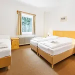 Ξενοδοχείο Tri Ruze 3*