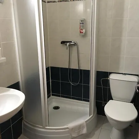 Tri Ruze Hotel 3*