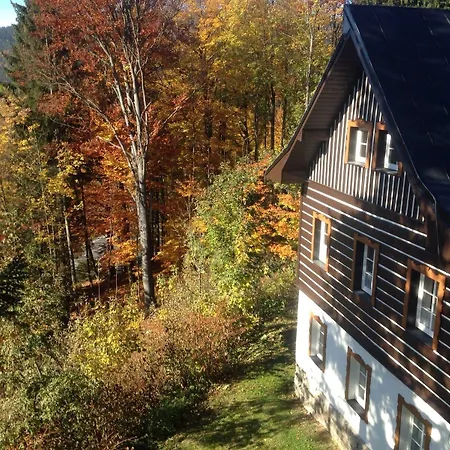 Tri Ruze Hotel