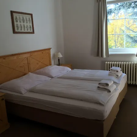 Tri Ruze Hotel