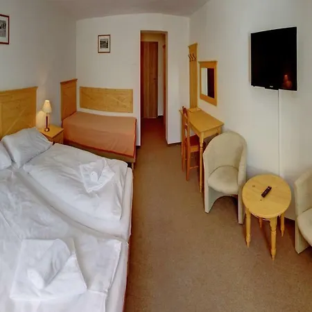 Tri Ruze Hotel Spindleruv Mlyn