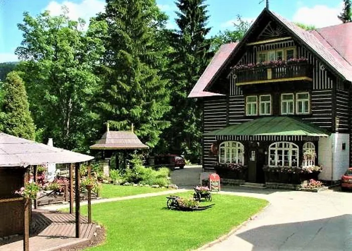 Tri Ruze Hotel