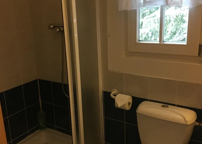 Tri Ruze Hotel